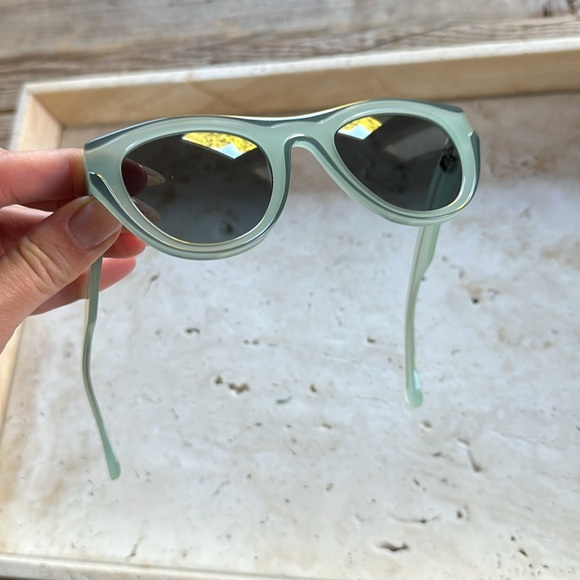 Mykita Maison Martin Margiela Sunglasses MMDUAL003

Translucent blue - Picture 3 of 13